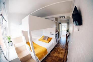 پانسیون Bijou Annexe, Sea View, Private Entrance & Parking   Folkestone