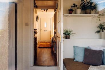 پانسیون Bijou Annexe, Sea View, Private Entrance & Parking   Folkestone