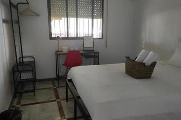 پانسیون Convenient Rooms Ferry, Train & Bus Station