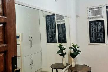 ユースホステル Dolores Residences Sean S Flat