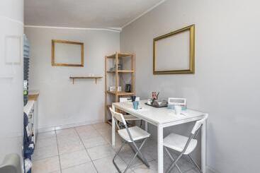 تختخواب و صبحانه Travelershome Ciampino 170 Station Street