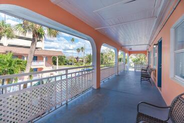Echo Sails Motel