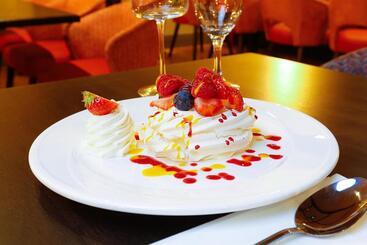 Castle Varagh Hotel & Bar