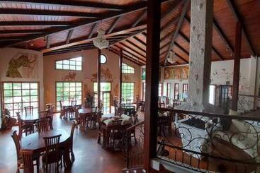 酒店 El Castillo De Nallig
