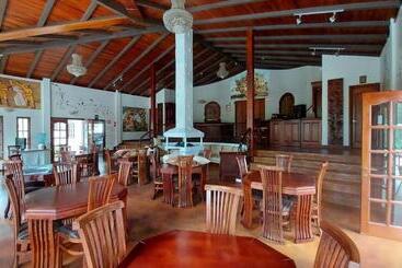 酒店 El Castillo De Nallig