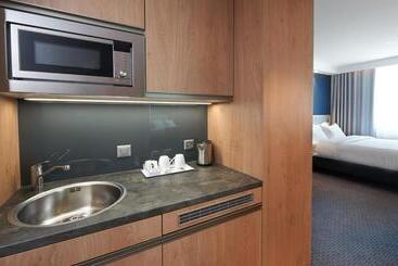 هتل Holiday Inn Express & Suites   Basel   Allschwil, An Ihg