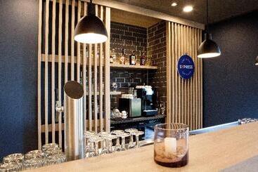 هتل Holiday Inn Express & Suites   Basel   Allschwil, An Ihg