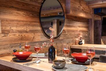 هتل No 8 Bed & Bar