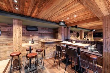 Hotel No 8 Bed & Bar