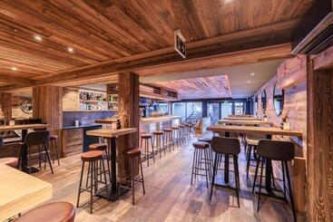 Hotel No 8 Bed & Bar