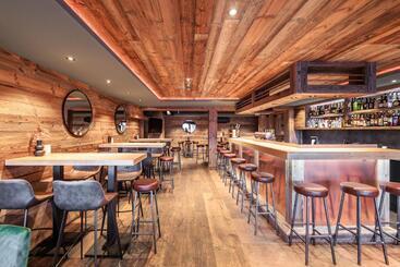 Hotel No 8 Bed & Bar