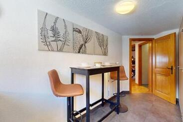 Hotel No 8 Bed & Bar