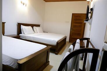 هتل Riverside Inn