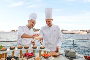 هتل The Peninsula Istanbul