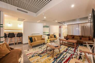 پانسیون Amazinn Places Blasco De Garay 105