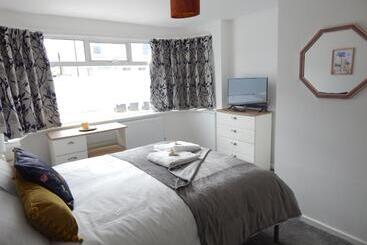 پانسیون Modern, Well Located En Suite Rooms With Parking & All Facilities