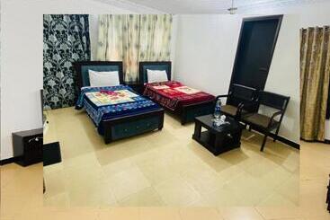پانسیون Fantasy Lodges Guest House Islamabad