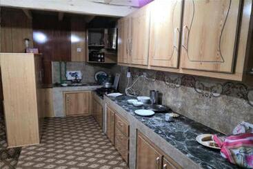 پانسیون Fantasy Lodges Guest House Islamabad