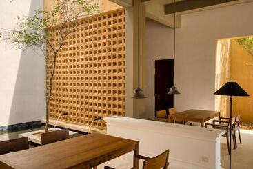 استراحتگاه Kayaam House
