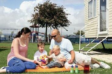 استراحتگاه Holiday Home / Caravan