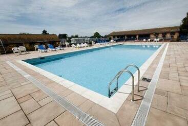 استراحتگاه Holiday Home / Caravan