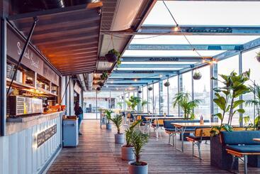 Sundeck Botel   Party Boat