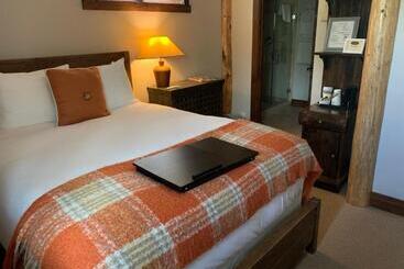 تختخواب و صبحانه Bentwood Inn