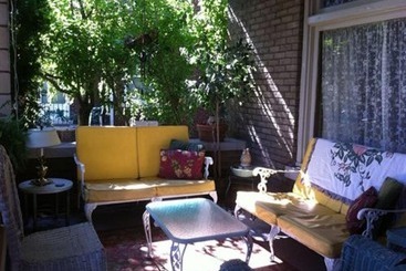 تختخواب و صبحانه Brass Pineapple Inn