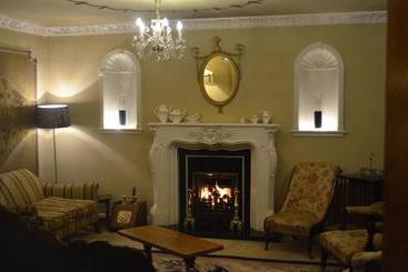 تختخواب و صبحانه Clow Beck House