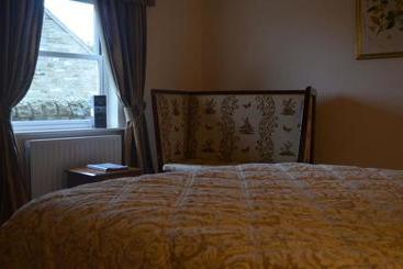 تختخواب و صبحانه Clow Beck House