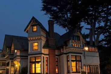 تختخواب و صبحانه Green Gables Inn, A Four Sisters Inn