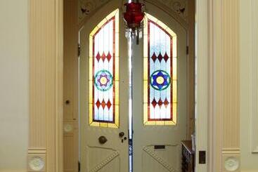 تختخواب و صبحانه Green Gables Inn, A Four Sisters Inn
