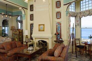 تختخواب و صبحانه Green Gables Inn, A Four Sisters Inn