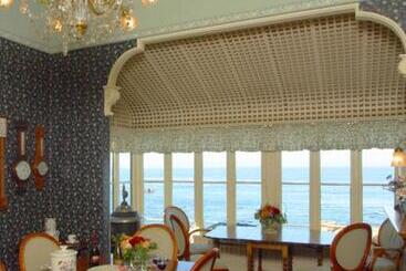 تختخواب و صبحانه Green Gables Inn, A Four Sisters Inn