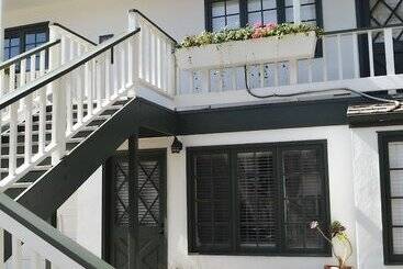 تختخواب و صبحانه Green Gables Inn, A Four Sisters Inn