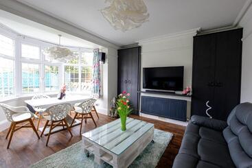 تختخواب و صبحانه Robertsbrook Guest House