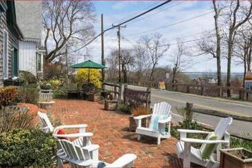 تختخواب و صبحانه Snug Cottage