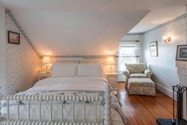 تختخواب و صبحانه Snug Cottage