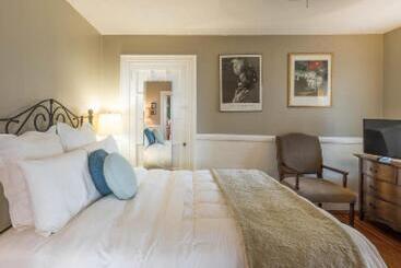 تختخواب و صبحانه Snug Cottage