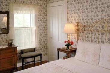 تختخواب و صبحانه Snug Cottage