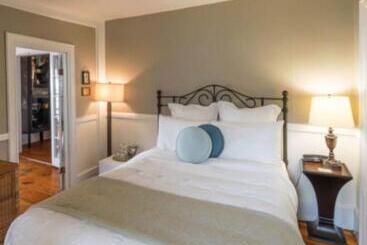 تختخواب و صبحانه Snug Cottage