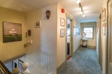 تختخواب و صبحانه Snug Cottage