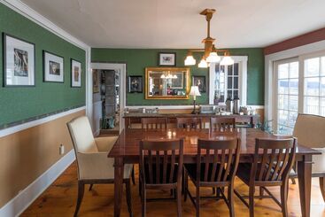 تختخواب و صبحانه Snug Cottage
