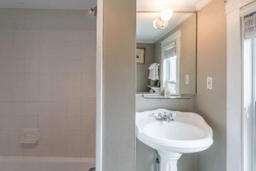 تختخواب و صبحانه Snug Cottage