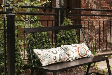 تختخواب و صبحانه Wicker Park Inn