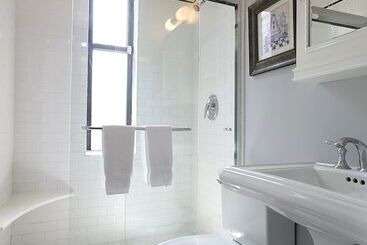 تختخواب و صبحانه Wicker Park Inn