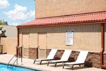 酒店 Americas Best Value Inn & Suites Griffin