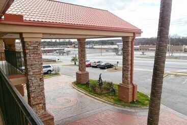 酒店 Americas Best Value Inn & Suites Griffin