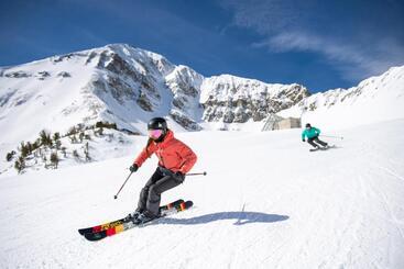 هتل Big Sky Resort Village Center