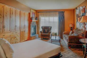 هتل Big Sky Resort Village Center